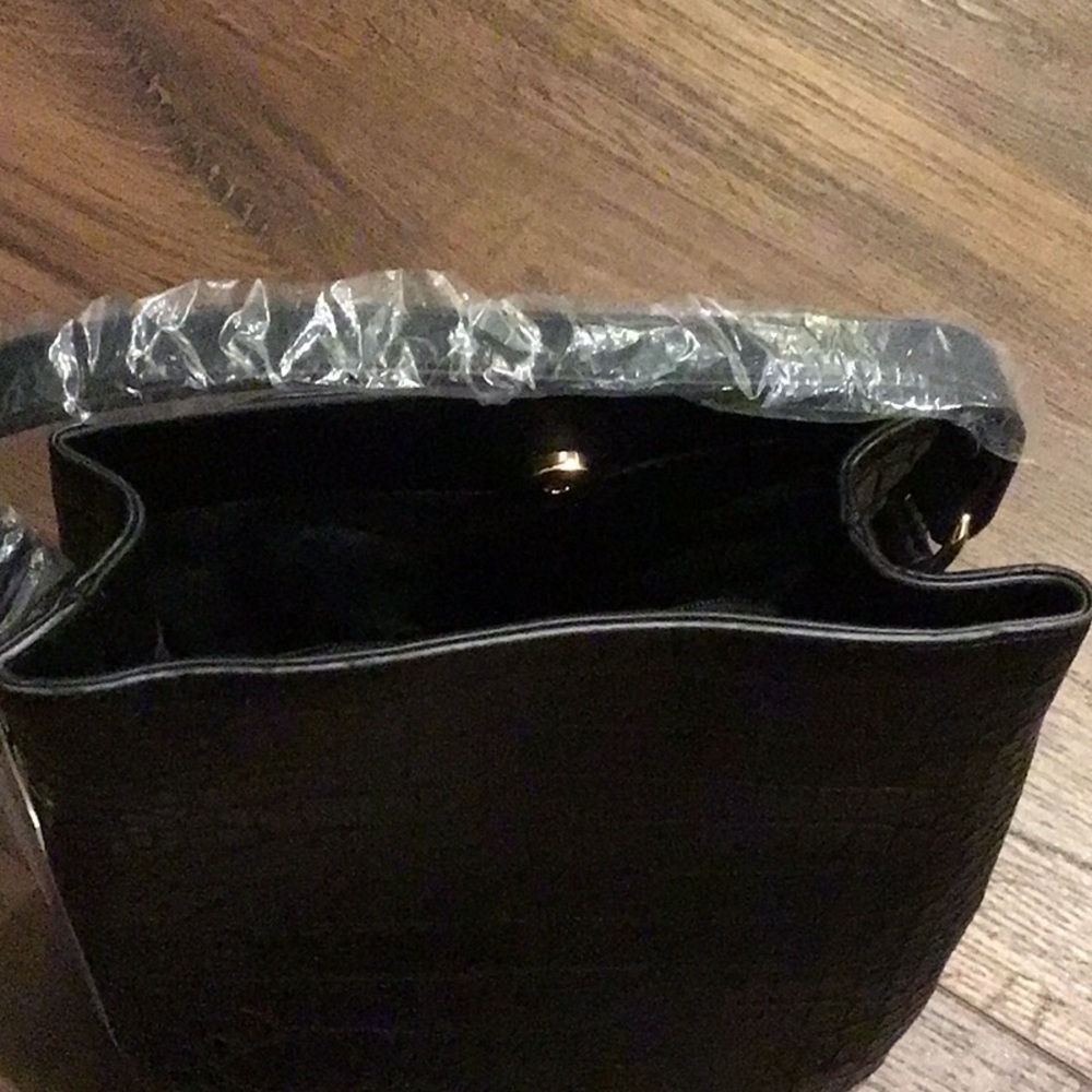 Aota NWT Elena Vegan Leather Tote / Crossbody Bag in Black. - Picture 4 of 10